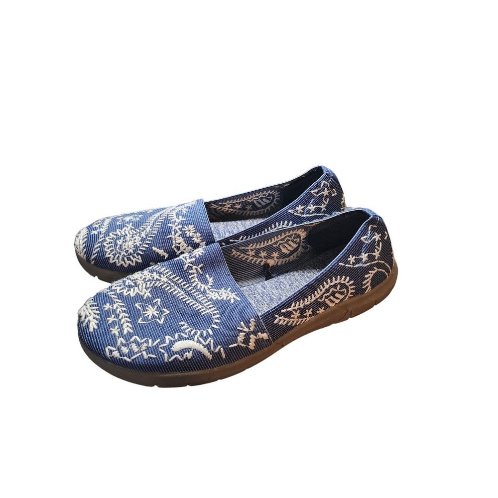 Yuu‎ Blue White Embroidered comfortable shoes Size 9 1/2